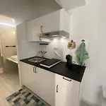 Ali's And Pensión